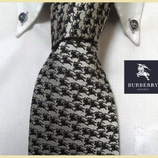 バーバリー(BURBERRY)のほぼ新品★バーバリー総ホースロゴ柄ネクタイ★超絶エレガント★クリーニング済(ネクタイ)