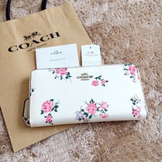 コーチ(COACH)の新品未使用　最新モデル　COACH　長財布　人気　花柄　ピンク　チョーク(財布)