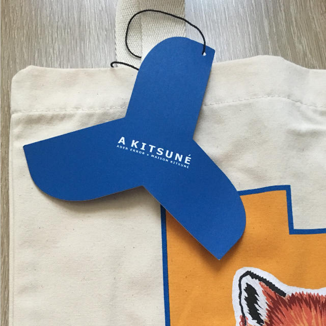 MAISON KITSUNE'(メゾンキツネ)のタイムセール！限定【新品】メゾンキツネ コラボトート アーダーエラー メンズのバッグ(トートバッグ)の商品写真