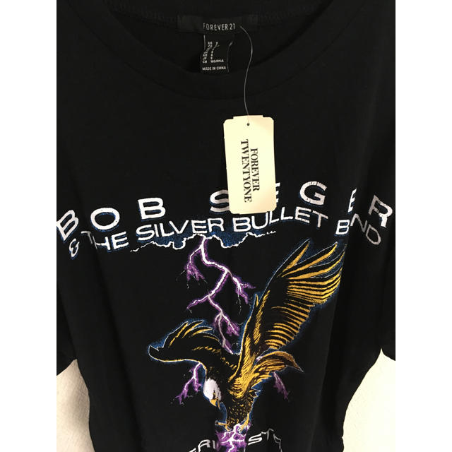 FOREVER 21(フォーエバートゥエンティーワン)の新品 FOREVER21  オフショルダーTシャツ レディースのトップス(Tシャツ(半袖/袖なし))の商品写真