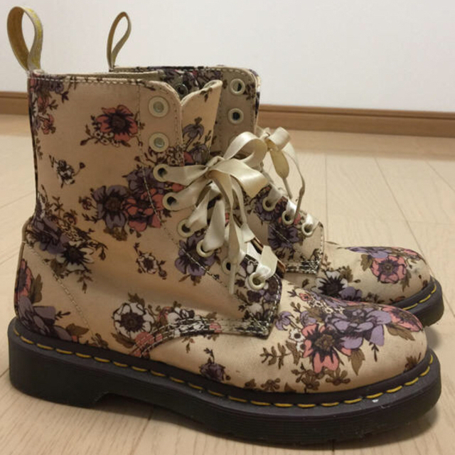 しろの様 Dr.Martens 花柄ブーツ | フリマアプリ ラクマ