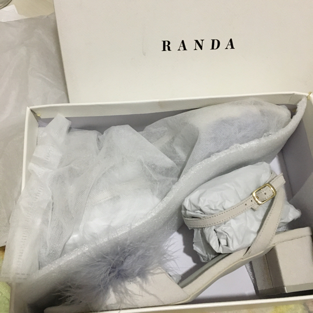 RANDA(ランダ)の新品♡定価7590円　ランダ   サンダル  ライトグレー系⭐️大幅お値下げ❣️ レディースの靴/シューズ(ハイヒール/パンプス)の商品写真