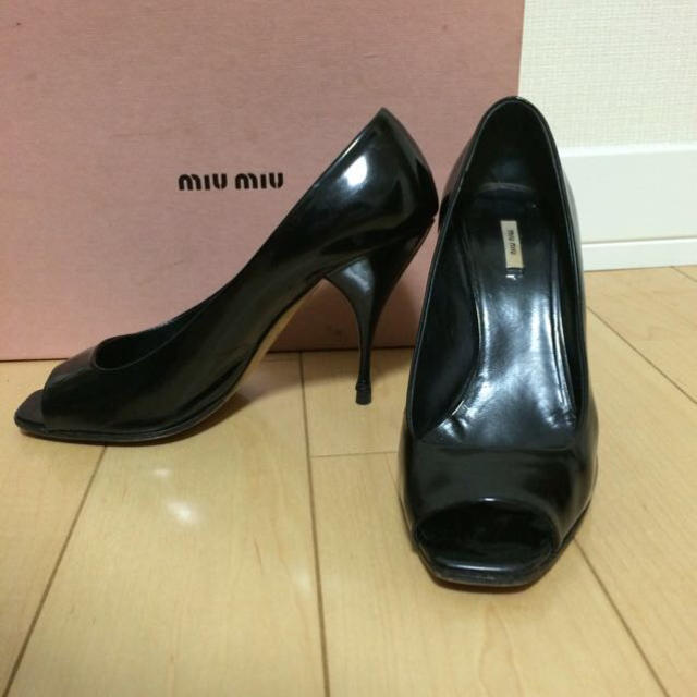 miumiu オープントゥパンプス