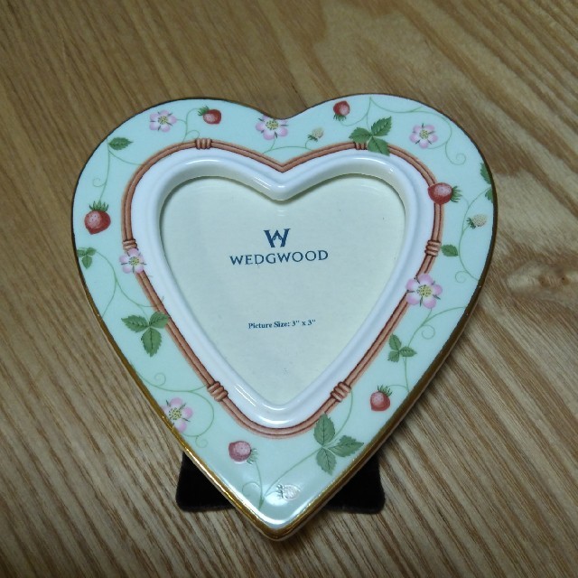 WEDGWOOD(ウェッジウッド)のお値下げしました✨ウェッジウッド　フォトフレーム インテリア/住まい/日用品のインテリア小物(フォトフレーム)の商品写真