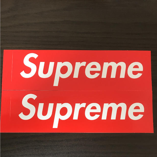 Supreme(シュプリーム)の【縦5.7cm横20.4cm】supreme  boxロゴステッカー二枚セット 自動車/バイクのバイク(ステッカー)の商品写真