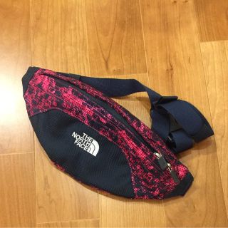 ザノースフェイス(THE NORTH FACE)の未使用 ノースフェイス ウエストポーチ ピンク ネイビー マウンテン (ボディバッグ/ウエストポーチ)