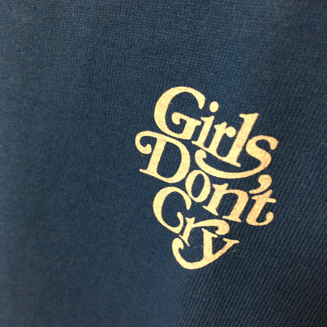 希少 新品 girls don't cry logo tee 青M