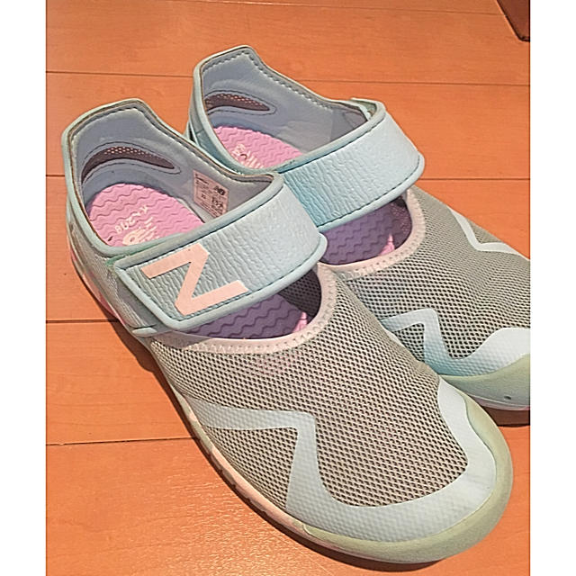 New Balance(ニューバランス)のニューバランス サンダル 23センチ キッズ/ベビー/マタニティのキッズ靴/シューズ(15cm~)(サンダル)の商品写真