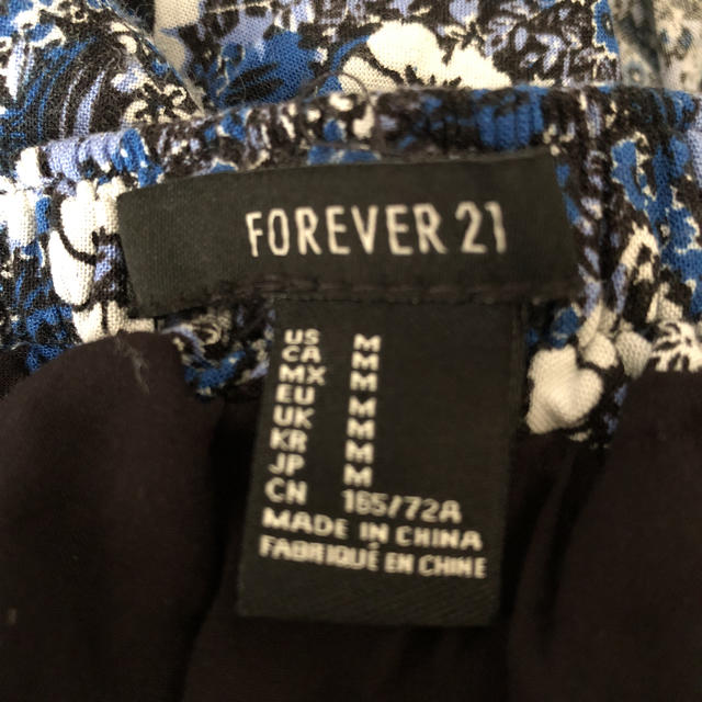 FOREVER 21(フォーエバートゥエンティーワン)のForever21 青い小花柄 ミニスカート(お値下げ) レディースのスカート(ミニスカート)の商品写真