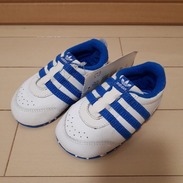 adidas(アディダス)の新品　未使用　adidasスニーカー12㎝ キッズ/ベビー/マタニティのベビー靴/シューズ(~14cm)(スニーカー)の商品写真