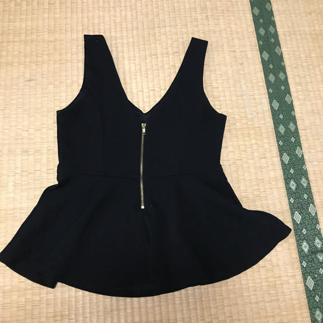 FOREVER 21(フォーエバートゥエンティーワン)のForever21  ペプラムトップス ブラック レディースのトップス(カットソー(半袖/袖なし))の商品写真