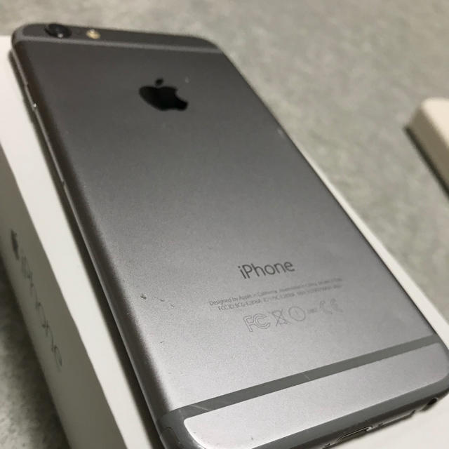 iPhone(アイフォーン)のiPhone6 au 64GB スマホ/家電/カメラのスマートフォン/携帯電話(スマートフォン本体)の商品写真