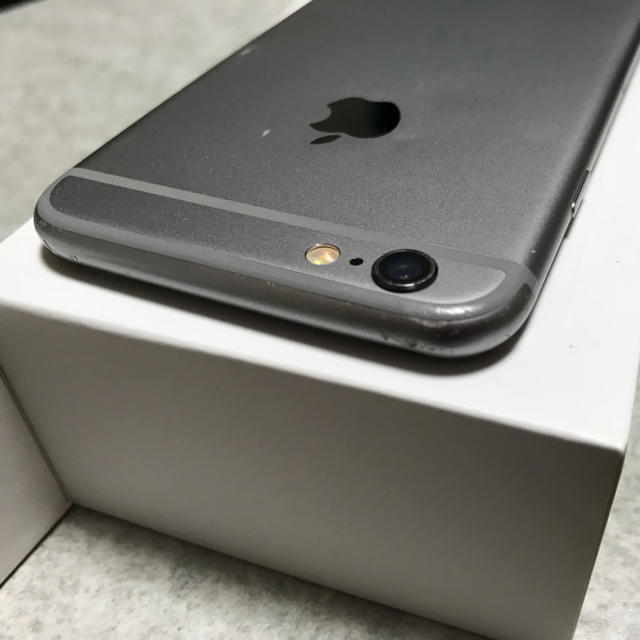 iPhone(アイフォーン)のiPhone6 au 64GB スマホ/家電/カメラのスマートフォン/携帯電話(スマートフォン本体)の商品写真