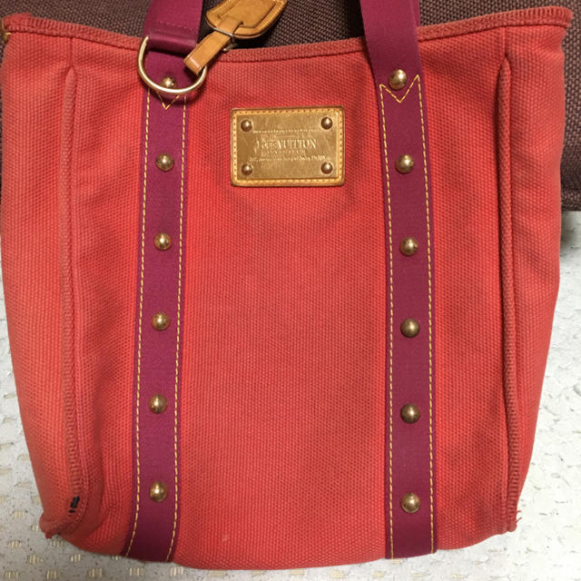 LOUIS VUITTON(ルイヴィトン)のルイヴィトン アンティグアトートバッグ赤 レディースのバッグ(ショルダーバッグ)の商品写真