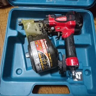 マキタ(Makita)のマキタ高圧釘打ち機 AN711H(中古)(工具/メンテナンス)