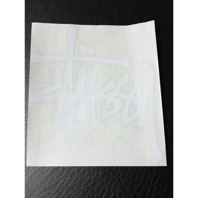 STUSSY(ステューシー)の《新品》STUSSY 白文字 カッティング シート 自動車/バイクの自動車(車外アクセサリ)の商品写真