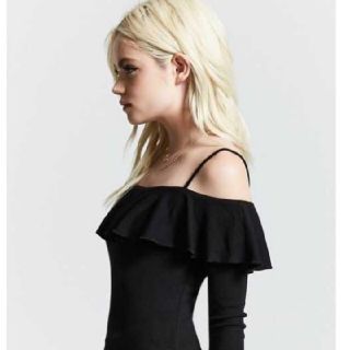 フォーエバートゥエンティーワン(FOREVER 21)の値下げforever21 黒 新品同様 オフショル  リブ トップス(カットソー(長袖/七分))