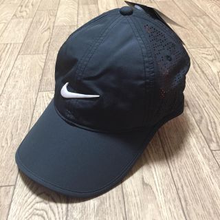 ナイキ(NIKE)の《新品未使用》ナイキ レディース キャップ ワンポイント ブラック(キャップ)