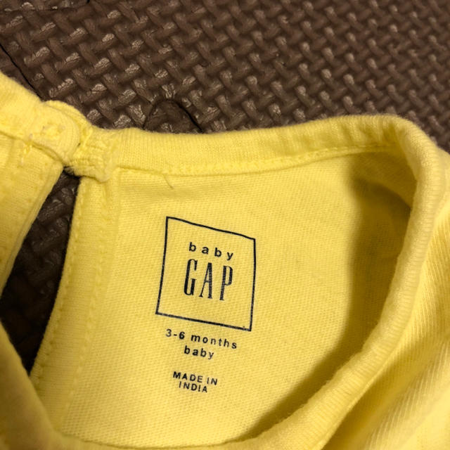 babyGAP(ベビーギャップ)のGAP  ロンパース  ワンピース  イエロー  3-6M キッズ/ベビー/マタニティのベビー服(~85cm)(ロンパース)の商品写真