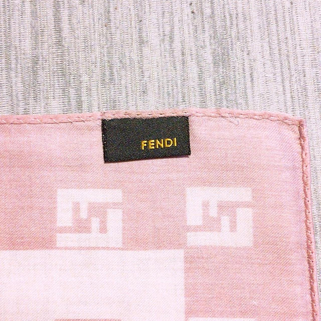 FENDI(フェンディ)の未使用品 フェンディ スカーフハンカチ レディースのファッション小物(バンダナ/スカーフ)の商品写真