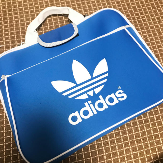 adidas(アディダス)のアディダス パソコンケース スマホ/家電/カメラのスマホアクセサリー(モバイルケース/カバー)の商品写真