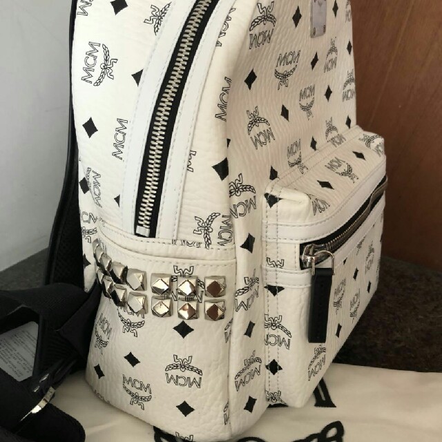 MCM - MCM リュック 白の通販 by es☆'s shop|エムシーエムなら MCM - MCM リュック 白の通販 by es☆'s shop|エムシーエムなら