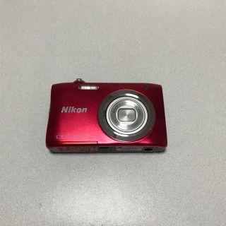 ニコン(Nikon)の《美品》coolpix A100(コンパクトデジタルカメラ)