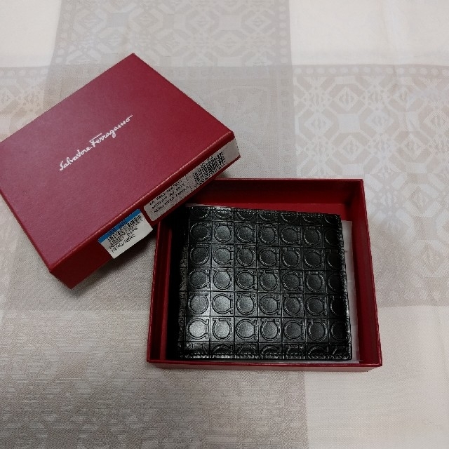 Salvatore Ferragamo(サルヴァトーレフェラガモ)のfleur様専用　ferragamo　財布 メンズのファッション小物(折り財布)の商品写真
