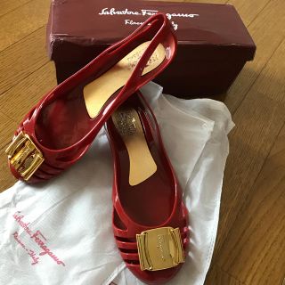 サルヴァトーレフェラガモ(Salvatore Ferragamo)のラバー フラットシューズ(バレエシューズ)