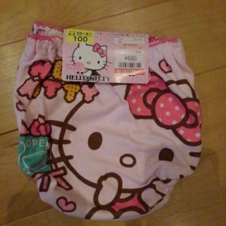 新品　女の子　パンツ　下着　ハローキティ　１００(下着)