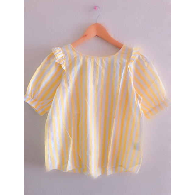 w closet(ダブルクローゼット)の黄色のストライプシャツ レディースのトップス(シャツ/ブラウス(半袖/袖なし))の商品写真