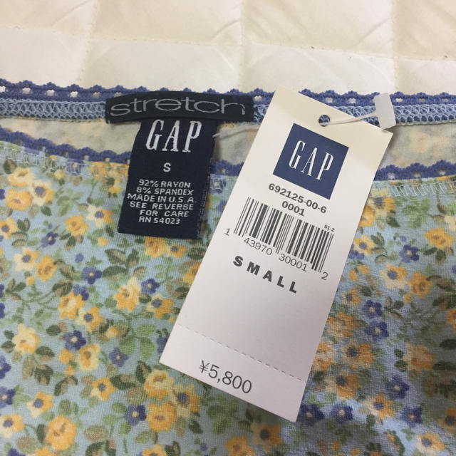 GAP(ギャップ)の【新品未開封】GAP ノースリーブ花柄Tシャツ レディースのトップス(Tシャツ(半袖/袖なし))の商品写真