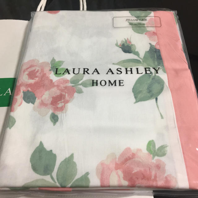 LAURA ASHLEY(ローラアシュレイ)のローラアシュレイ ピロケース インテリア/住まい/日用品の寝具(枕)の商品写真