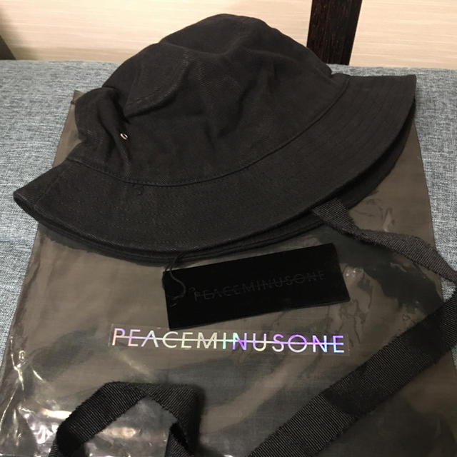 PEACEMINUSONE(ピースマイナスワン)のPMO バケットハット黒 エンタメ/ホビーのタレントグッズ(アイドルグッズ)の商品写真