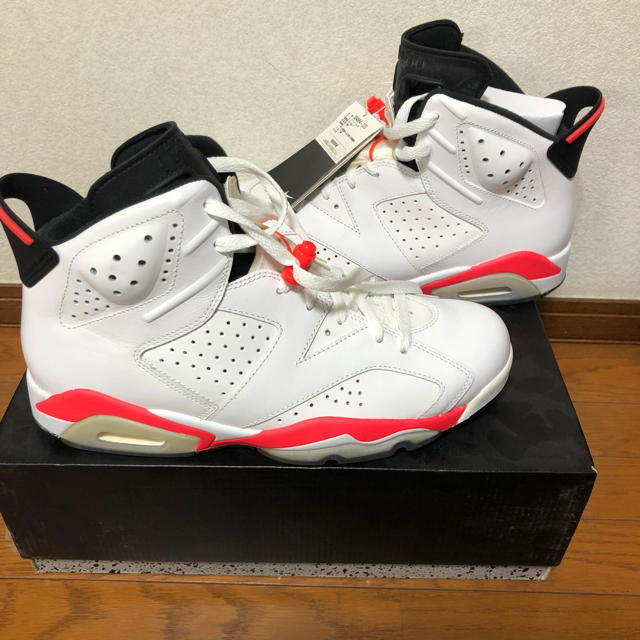 NIKE(ナイキ)のNIKE AIR JORDAN 6 27.5cm 黒タグ・箱有り メンズの靴/シューズ(スニーカー)の商品写真