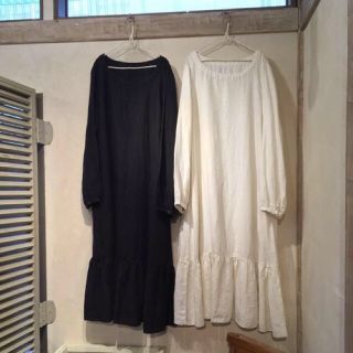 ネストローブ(nest Robe)のこまどり様専用  美品タグ有り リネンヘムギャザーワンピース(オフホワイト)(ロングワンピース/マキシワンピース)