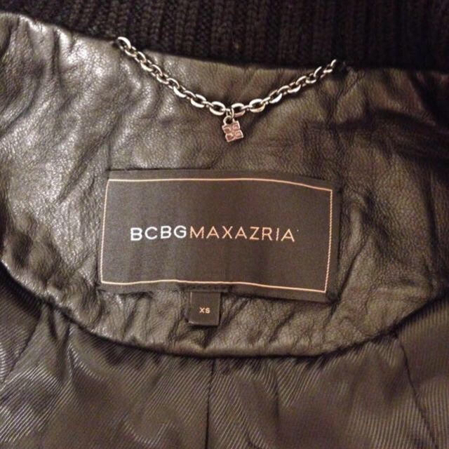 BCBGMAXAZRIA(ビーシービージーマックスアズリア)のBCBG ラムレザーベスト レディースのジャケット/アウター(ダウンベスト)の商品写真