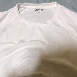 ユニクロ(UNIQLO)のUNIQLO 無地 白 Tシャツ 長袖(Tシャツ/カットソー(七分/長袖))