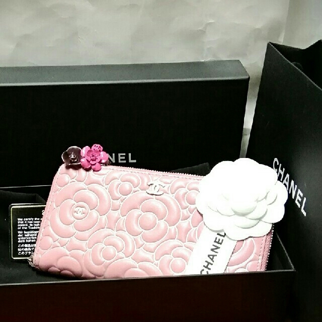 CHANEL(シャネル)のCHANEL.長財布　カメリアピンク☆完売品☆極美品☆ レディースのファッション小物(財布)の商品写真