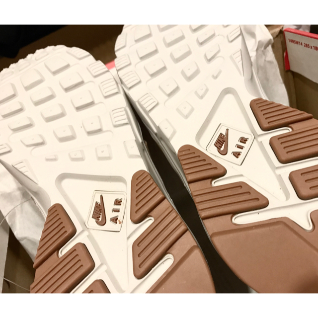 NIKE(ナイキ)の限定お値下げ中⭐️ナイキhuaracheハラチ  サンダル 23cm ベージュ レディースの靴/シューズ(サンダル)の商品写真