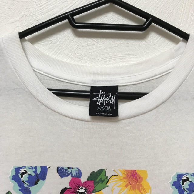 STUSSY(ステューシー)のSTUSSY ステューシー ワールドツアー 花柄 Ｔシャツ 多数出品中！ メンズのトップス(Tシャツ/カットソー(半袖/袖なし))の商品写真