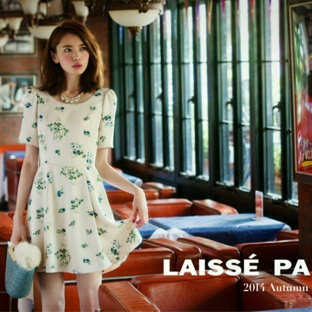LAISSE PASSE(レッセパッセ)のLAISSE PASSEﾌﾗﾜｰﾜﾝﾋﾟ レディースのワンピース(ひざ丈ワンピース)の商品写真