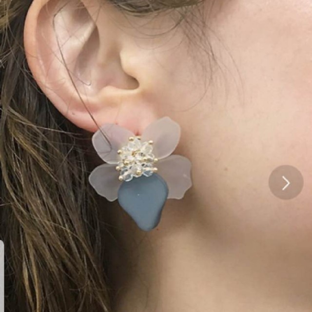 Spick & Span(スピックアンドスパン)の専用　クリアお花ピアス レディースのアクセサリー(ピアス)の商品写真