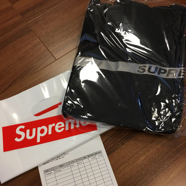 Supreme(シュプリーム)のsupremeシュプリーム17AWアノラックパーカ黒ブラックM メンズのジャケット/アウター(ナイロンジャケット)の商品写真