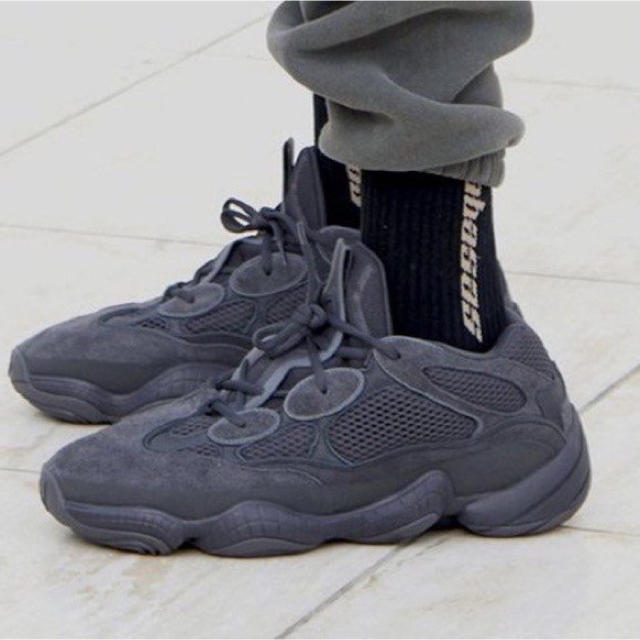 28 YEEZY BOOST 500 utility black