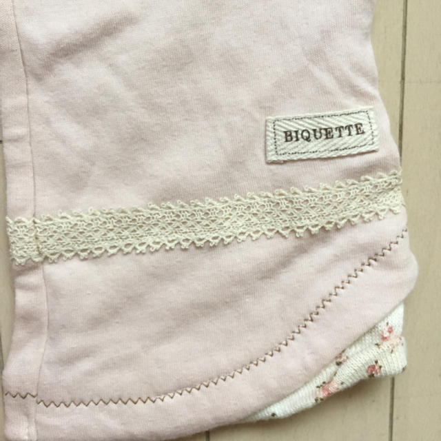 Biquette(ビケット)の新品タグつき ビケット BIQUETTE ロゴ花柄パンツ キッズ/ベビー/マタニティのキッズ服女の子用(90cm~)(パンツ/スパッツ)の商品写真