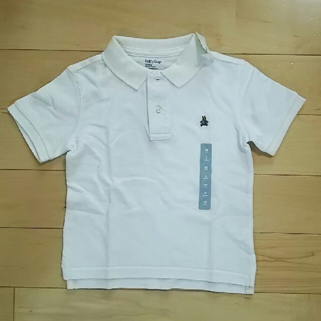 babyGAP(ベビーギャップ)の【新品】GAP★ポロシャツ95 キッズ/ベビー/マタニティのキッズ服男の子用(90cm~)(Tシャツ/カットソー)の商品写真