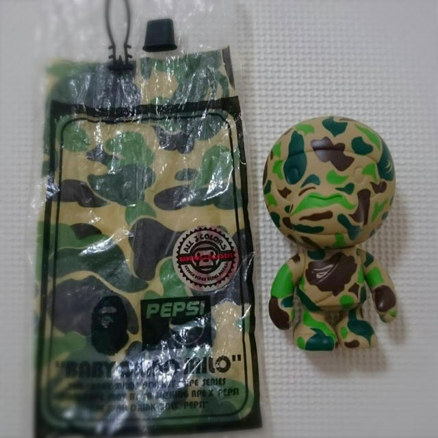 A BATHING APE(アベイシングエイプ)の月末までの出品となりますBAPE×ペプシ コラボフィギュア エンタメ/ホビーのコレクション(ノベルティグッズ)の商品写真