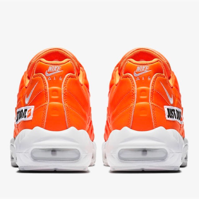 NIKE(ナイキ)のNIKE AIR MAX 95 SE JUST DO IT 新品未使用 オレンジ レディースの靴/シューズ(スニーカー)の商品写真