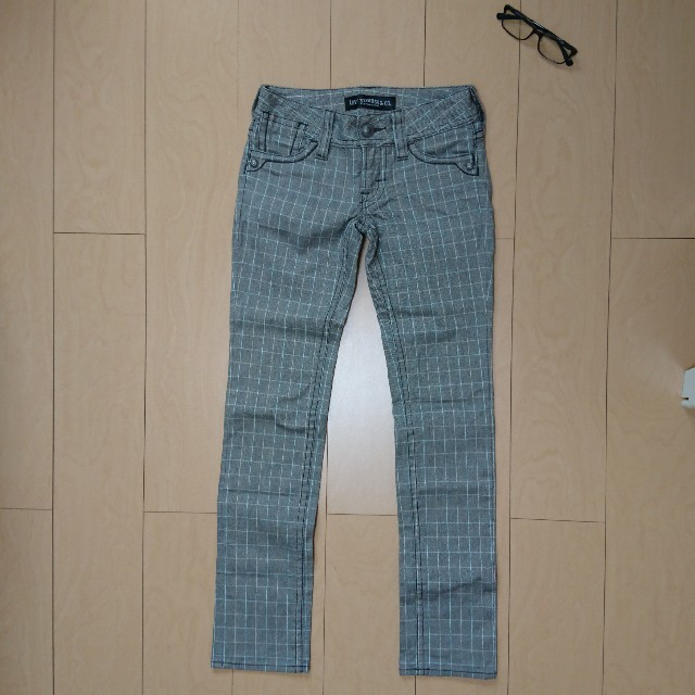 Levi's(リーバイス)のリーバイス デニム チェック グレー ローライズ レディースのパンツ(デニム/ジーンズ)の商品写真